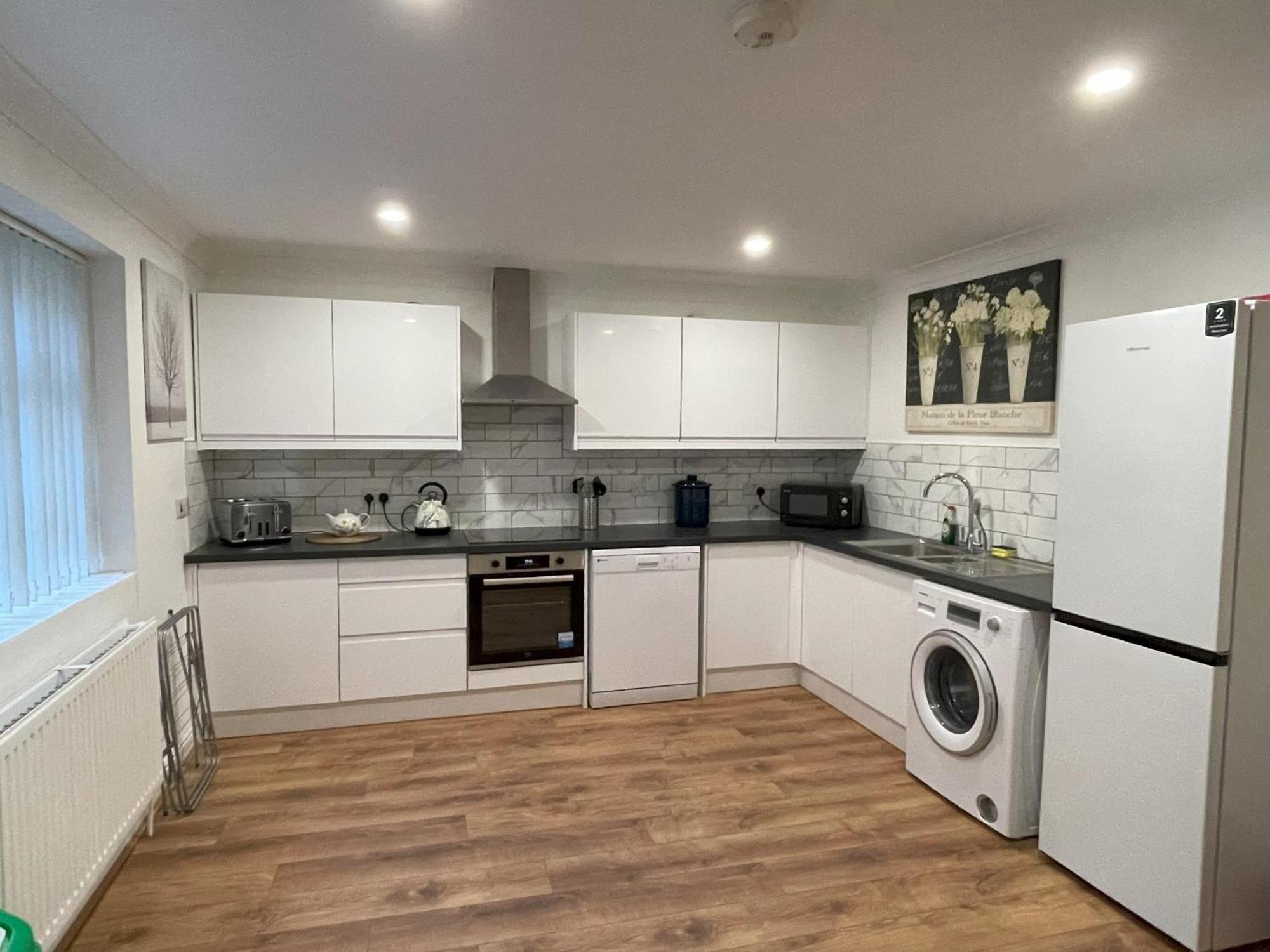 קארדיף 1 Fitzhamon Embankment Apartments Opposite Principality Stadium - Long Stay Offer חדר תמונה